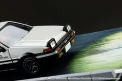 Hobby Japan 1:64 Toyota SPRINTER TRUENO GT APEX AE86 / INITIAL D VS Ryosuke Takahashi With Takumi Fujiwara Figure 22 Hobby Japan 1:64 Toyota SPRINTER TRUENO GT APEX AE86 / INITIAL D VS Ryosuke Takahashi With Takumi Fujiwara Figure -Horizone HJ643008DB 01