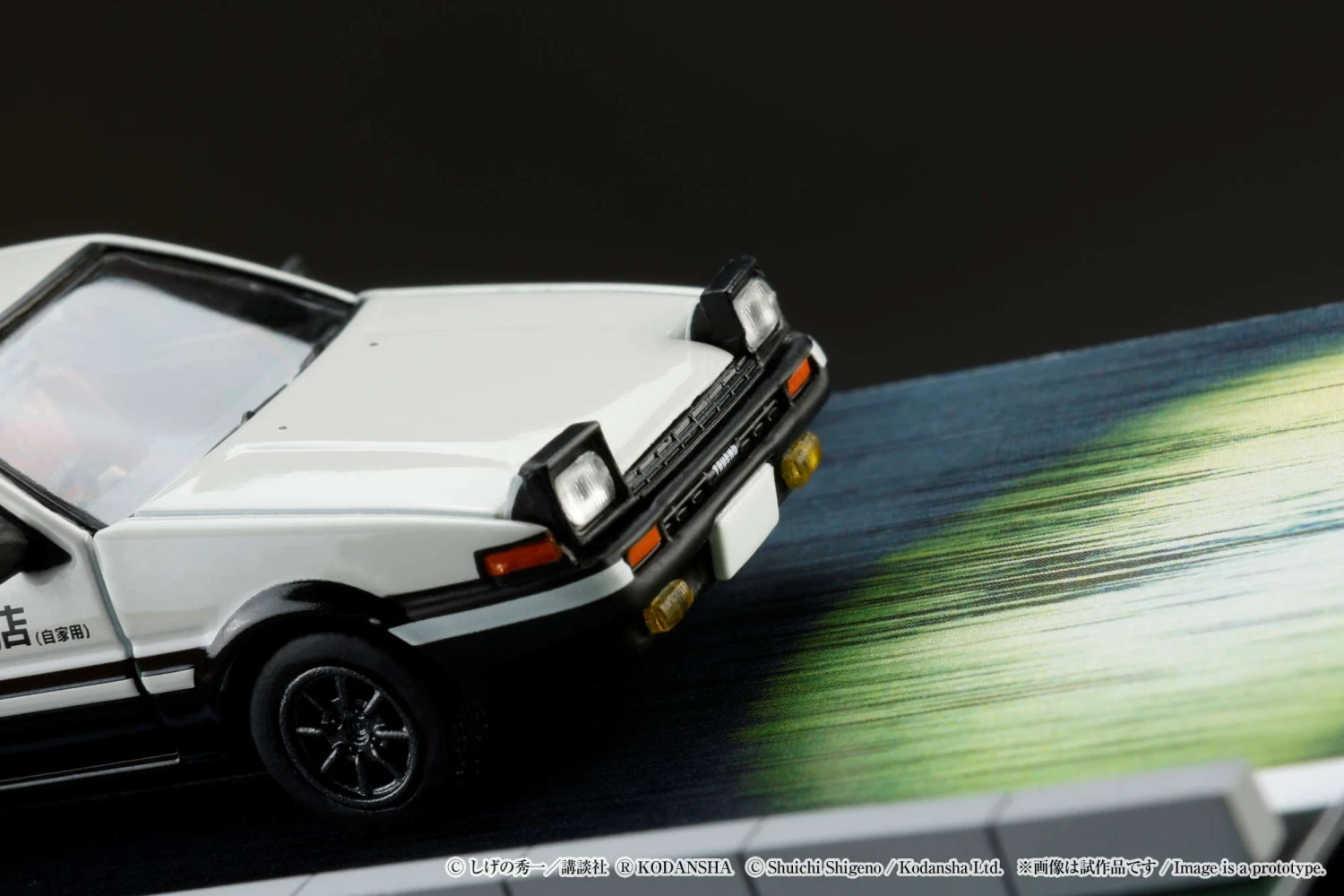 Hobby Japan 1:64 Toyota SPRINTER TRUENO GT APEX AE86 / INITIAL D VS Ryosuke Takahashi With Takumi Fujiwara Figure 9 Hobby Japan 1:64 Toyota SPRINTER TRUENO GT APEX AE86 / INITIAL D VS Ryosuke Takahashi With Takumi Fujiwara Figure - Image 9
