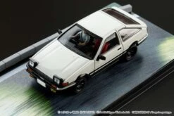 Hobby Japan 1:64 Toyota SPRINTER TRUENO GT APEX AE86 / INITIAL D VS Ryosuke Takahashi With Takumi Fujiwara Figure 23 Hobby Japan 1:64 Toyota SPRINTER TRUENO GT APEX AE86 / INITIAL D VS Ryosuke Takahashi With Takumi Fujiwara Figure -Horizone HJ643008DB 02