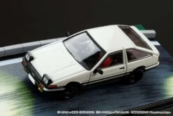Hobby Japan 1:64 Toyota SPRINTER TRUENO GT APEX AE86 / INITIAL D VS Ryosuke Takahashi With Takumi Fujiwara Figure 24 Hobby Japan 1:64 Toyota SPRINTER TRUENO GT APEX AE86 / INITIAL D VS Ryosuke Takahashi With Takumi Fujiwara Figure -Horizone HJ643008DB 03
