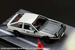Hobby Japan 1:64 Toyota SPRINTER TRUENO GT APEX AE86 / INITIAL D VS Tomoyuki Tachi With Takumi Fujiwara Figure 23 Hobby Japan 1:64 Toyota SPRINTER TRUENO GT APEX AE86 / INITIAL D VS Tomoyuki Tachi With Takumi Fujiwara Figure -Horizone HJ643008DC 01