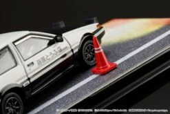 Hobby Japan 1:64 Toyota SPRINTER TRUENO GT APEX AE86 / INITIAL D VS Tomoyuki Tachi With Takumi Fujiwara Figure 26 Hobby Japan 1:64 Toyota SPRINTER TRUENO GT APEX AE86 / INITIAL D VS Tomoyuki Tachi With Takumi Fujiwara Figure -Horizone HJ643008DC 04