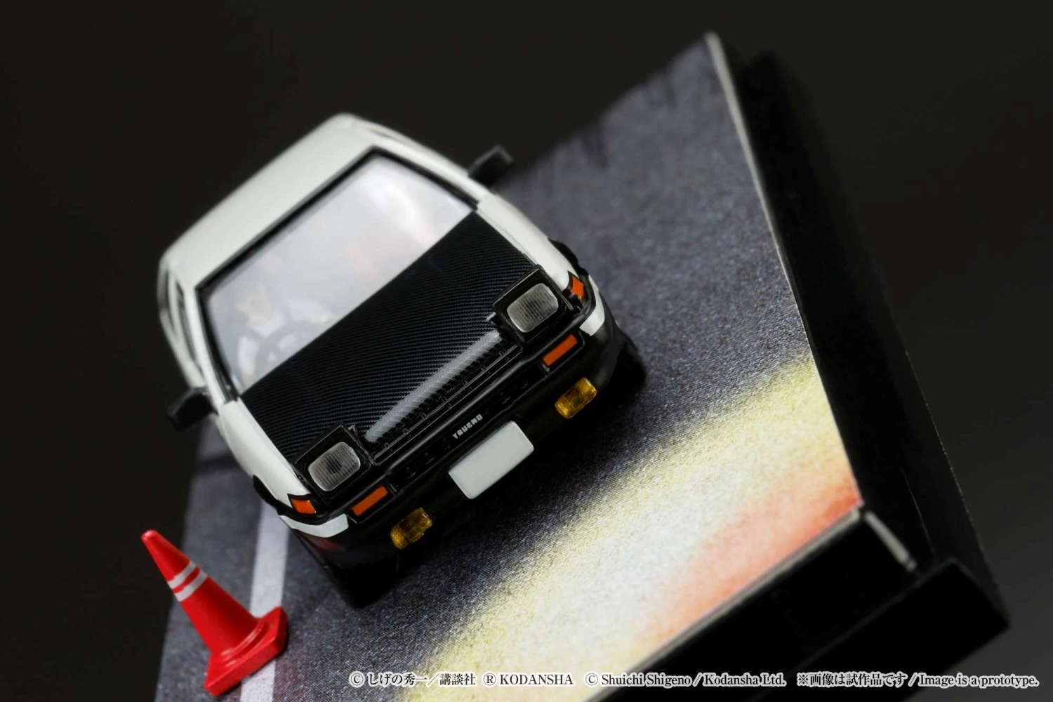 Hobby Japan 1:64 Toyota SPRINTER TRUENO GT APEX AE86 / INITIAL D VS Tomoyuki Tachi With Takumi Fujiwara Figure 13 Hobby Japan 1:64 Toyota SPRINTER TRUENO GT APEX AE86 / INITIAL D VS Tomoyuki Tachi With Takumi Fujiwara Figure - Image 13
