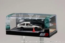 Hobby Japan 1:64 Toyota SPRINTER TRUENO GT APEX AE86 / INITIAL D VS Tomoyuki Tachi With Takumi Fujiwara Figure 17 Hobby Japan 1:64 Toyota SPRINTER TRUENO GT APEX AE86 / INITIAL D VS Tomoyuki Tachi With Takumi Fujiwara Figure -Horizone HJ643008DC PKG02