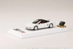 Hobby Japan 1:64 Honda NSX (NA1) Type R 1994 With Engine Display Model / Type R 30th Anniversary In Championship White