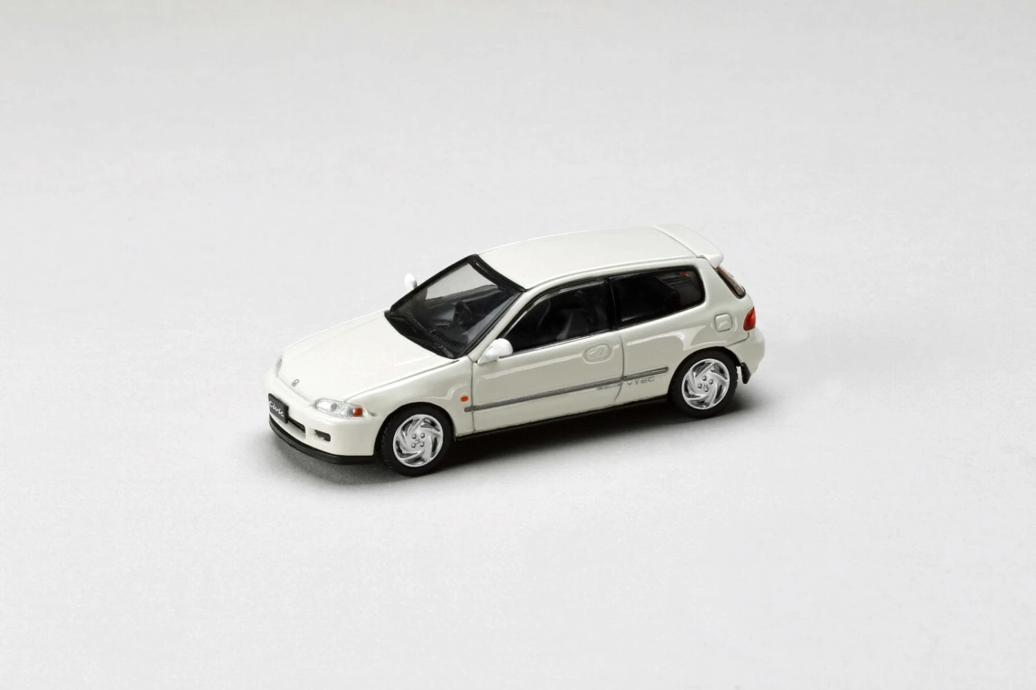 Hobby Japan 1:64 Honda Civic SiR-II (EG6) In Frost White 1 Hobby Japan 1:64 Honda Civic SiR-II (EG6) In Frost White