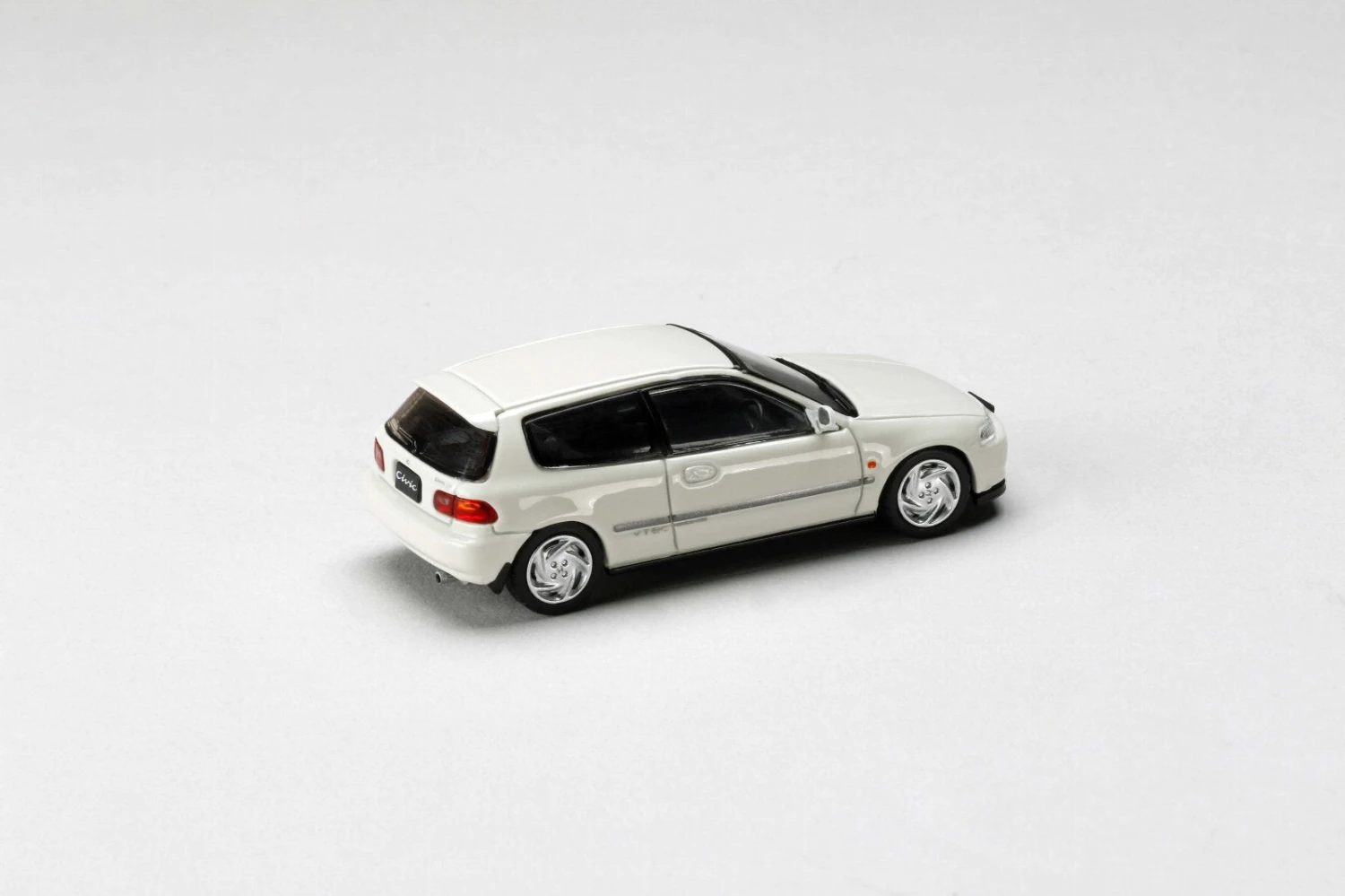 Hobby Japan 1:64 Honda Civic SiR-II (EG6) In Frost White 2 Hobby Japan 1:64 Honda Civic SiR-II (EG6) In Frost White - Image 2